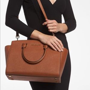 Michael Kohrs MK Selma Large Crossbody/Tote